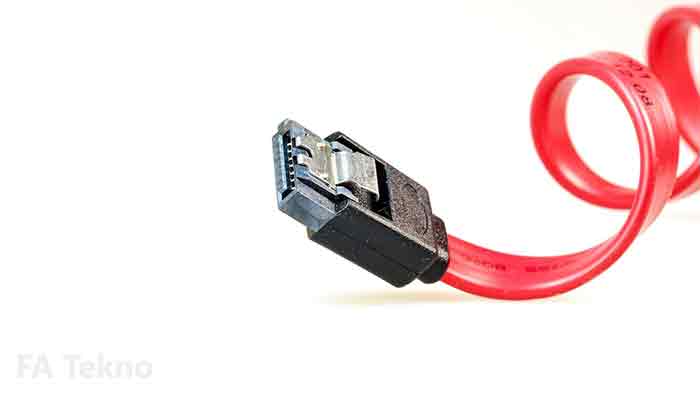 Kabel konektor SATA